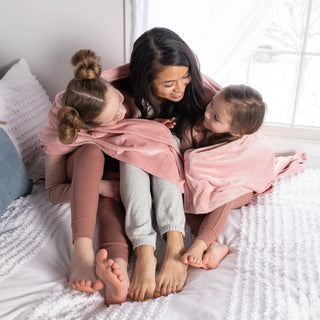 BiggerBee Throw Blanket - Giftsmiths
